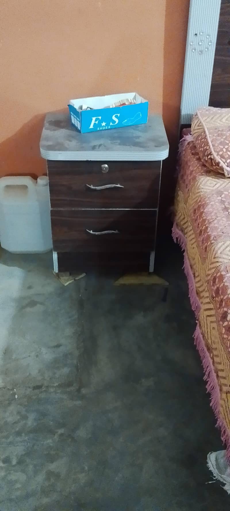queen bed 0