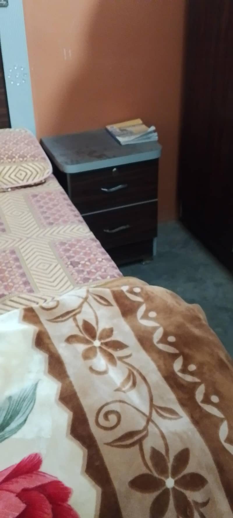 queen bed 1