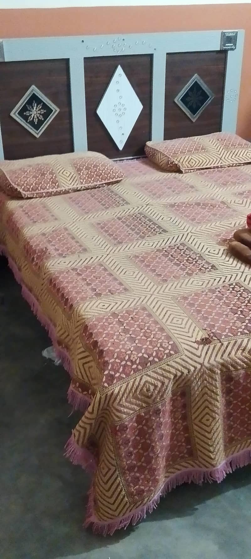 queen bed 2