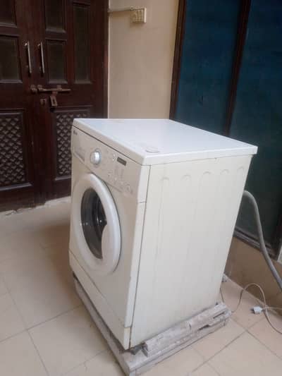 LG Washing machine 7 KG Front load