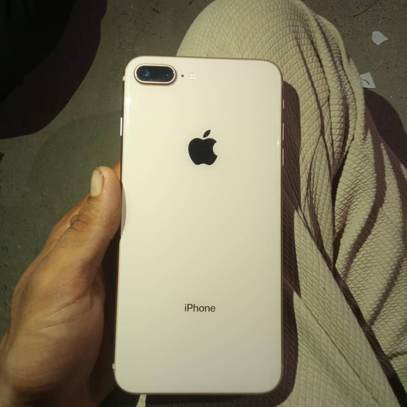 Apple iPhone 8 Plus 3