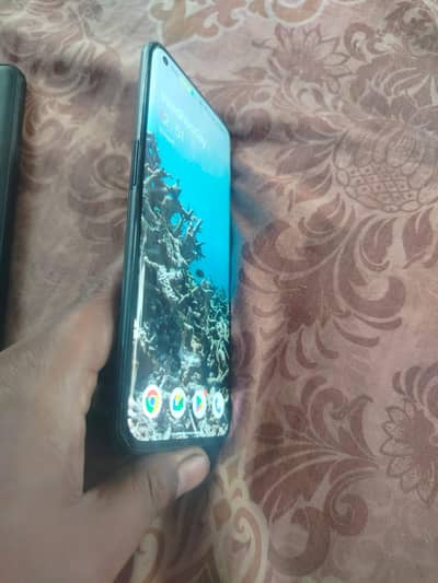 OnePlus 10pro 12/256 pic dot hei  hei  bhot time se use kar Raha ho