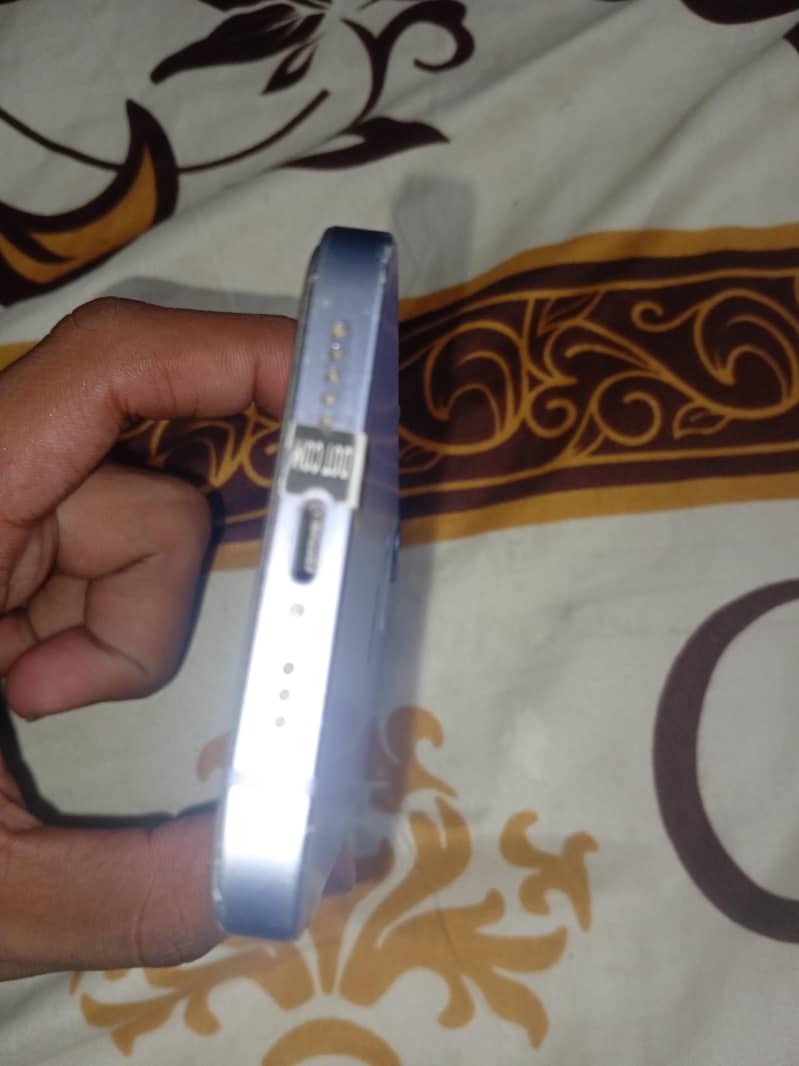 Apple iPhone 12 3
