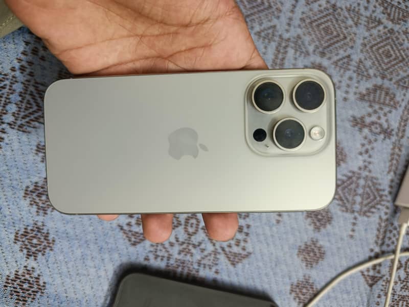 Apple iPhone 15 Pro 0