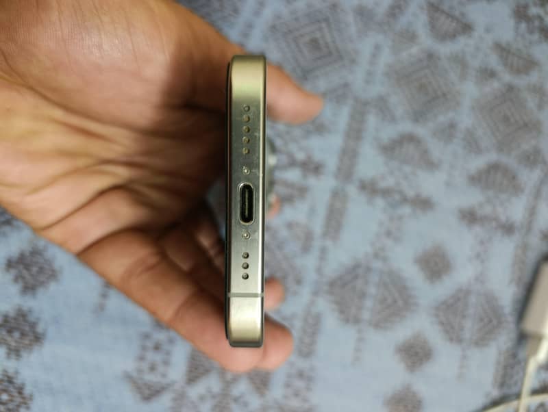 Apple iPhone 15 Pro 2