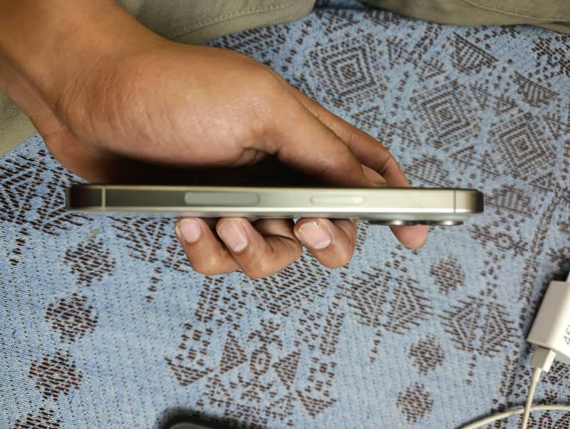 Apple iPhone 15 Pro 4