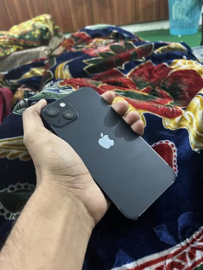 Apple iPhone 13