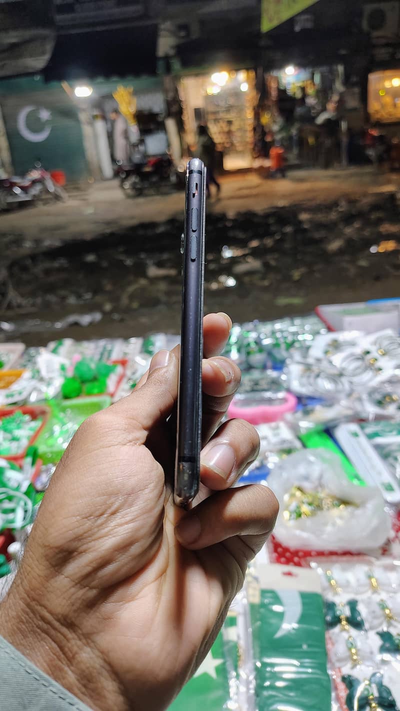 Apple iPhone 8 4