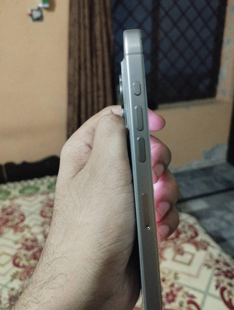 Apple iPhone 15 Pro 2