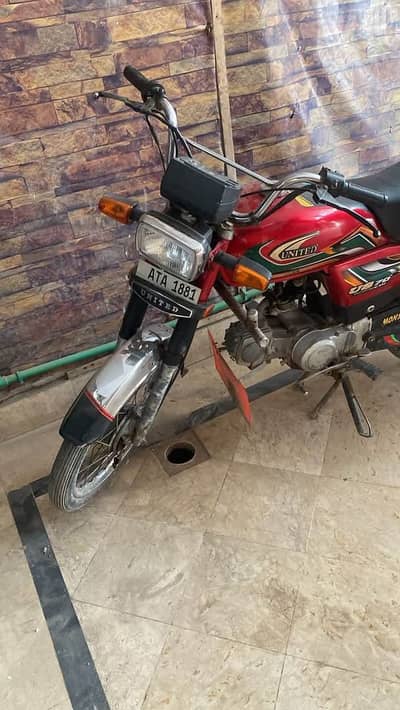 United 2022 model all ok total genuine bike koi kaam nahi hone wala