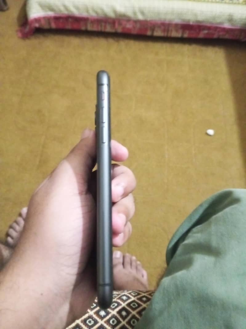 Apple iPhone 11 3