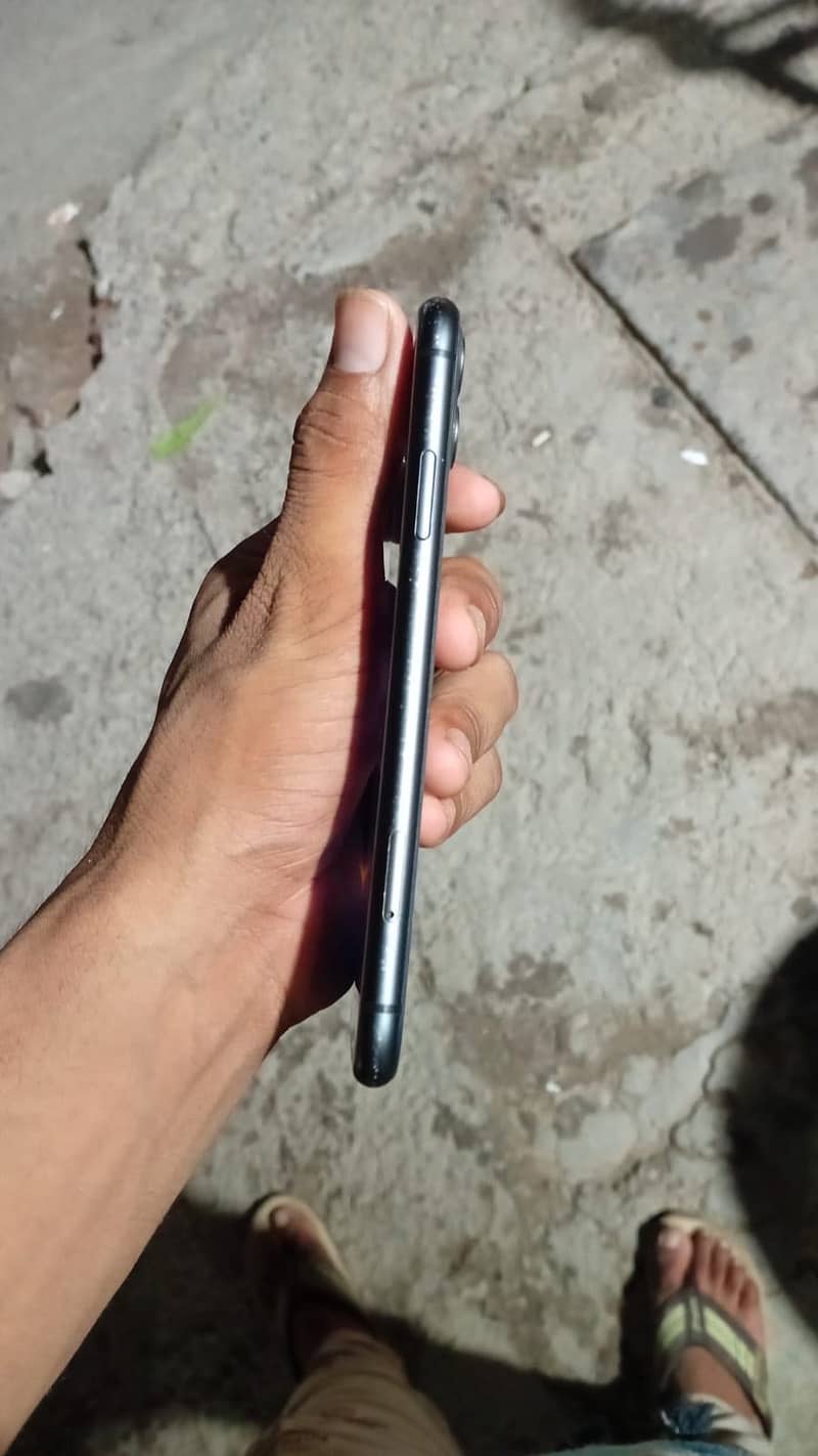 Apple iPhone 11 3