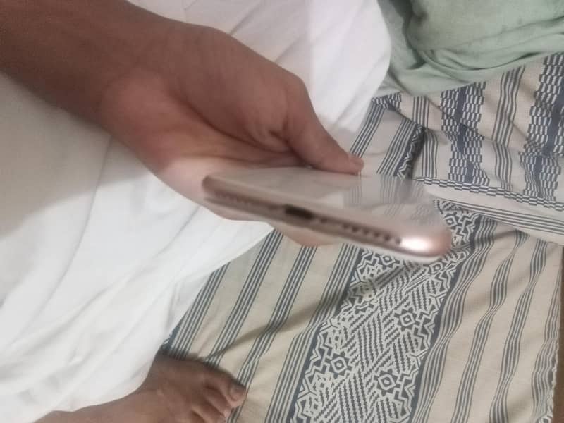 Apple iPhone 8 3