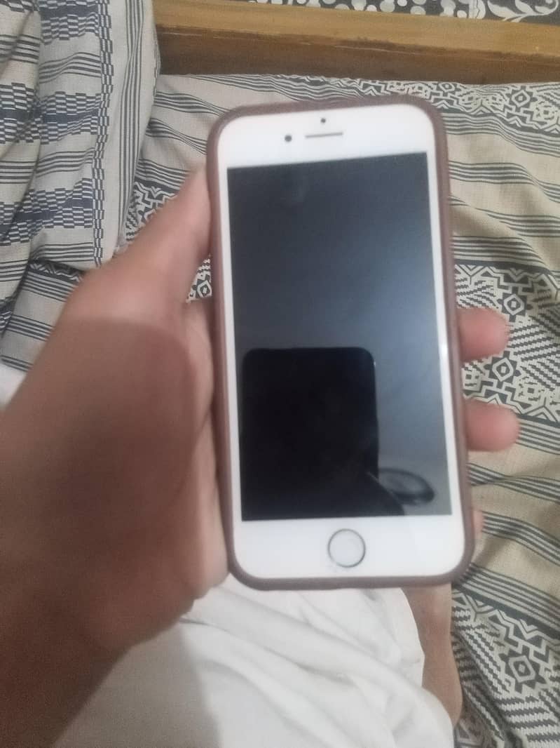Apple iPhone 8 4