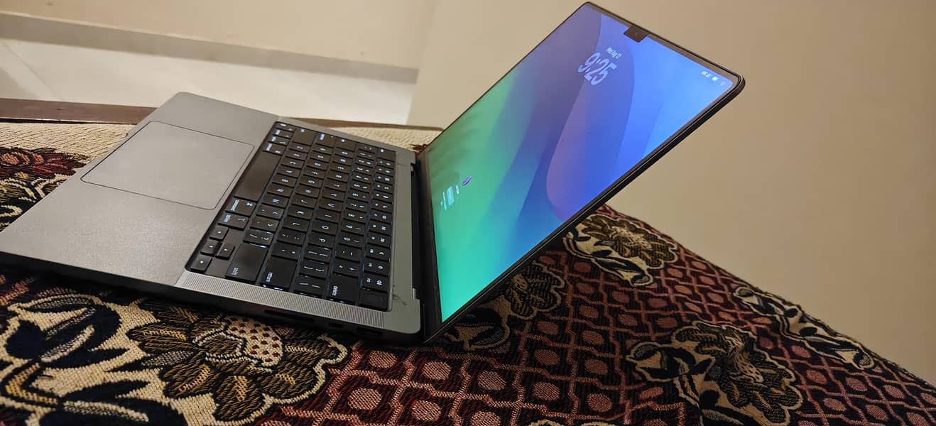 Macbook M2 Pro 2