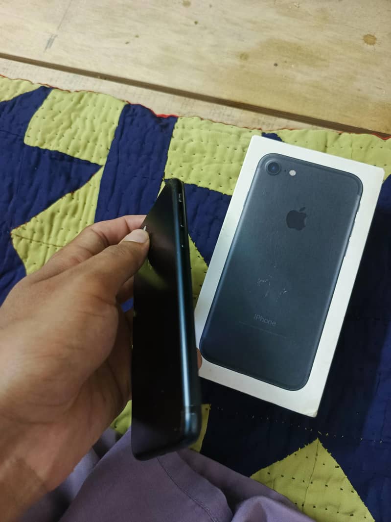 Apple iPhone 7 1