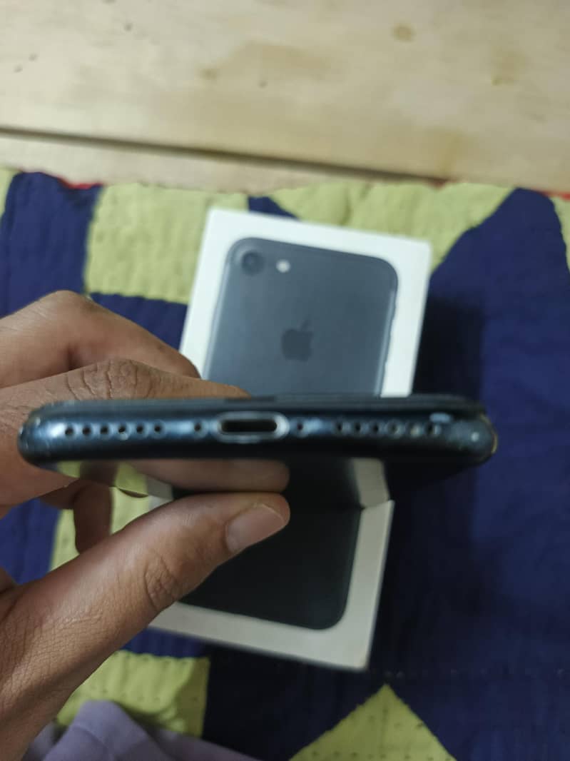 Apple iPhone 7 2