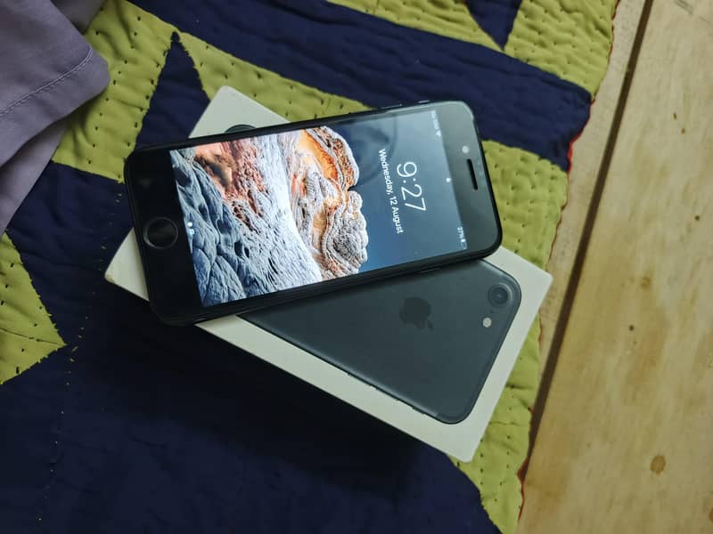 Apple iPhone 7 3