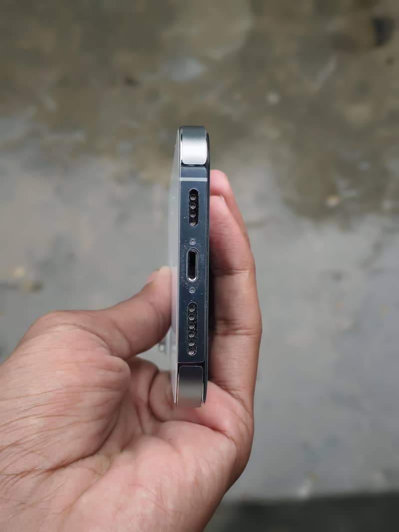 Apple iPhone 13 Pro Max 4