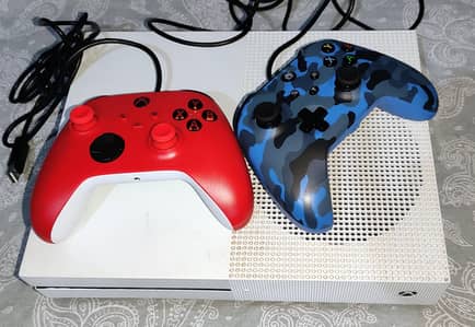 Xbox One S 512 GB + 2 Controller's - 4k HDR Supported