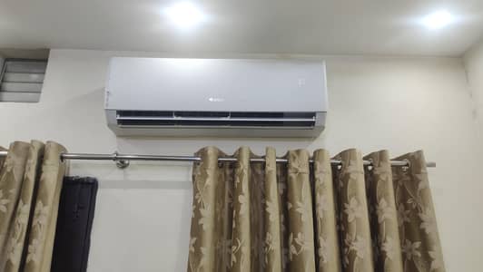 Gree 1.5 Ton Inverter AC – Excellent Condition | Genuine