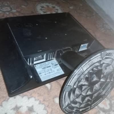 LG Flatron L1753S LCD Monitor – 17 Inch – Black – Good Condition