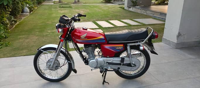 Honda CG 125 model 2010 for urgent sale