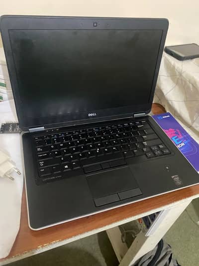 LATITUDE E7440