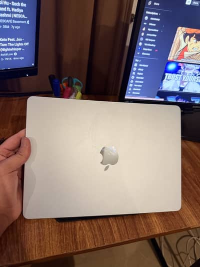 M4 Macbook Air 13” | 256 GB | 100% battery health