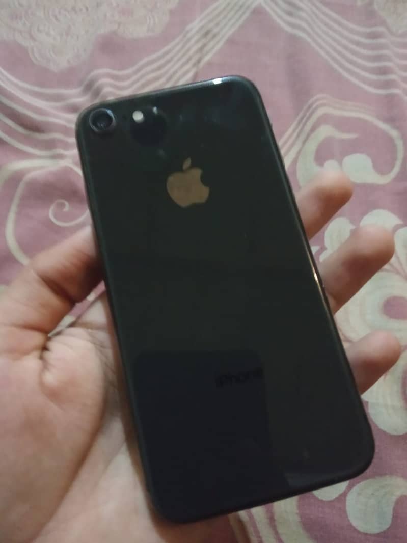 Apple iPhone 8 1