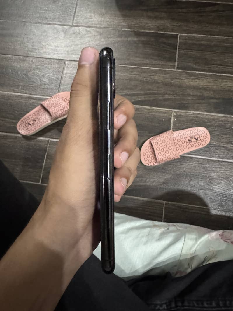 Apple iPhone X 3