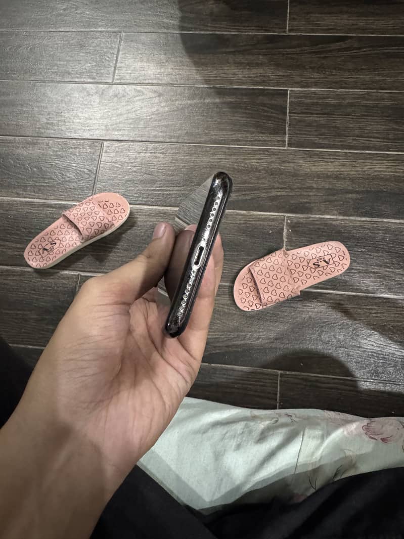 Apple iPhone X 4