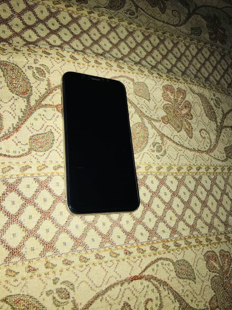 Apple iPhone X 4