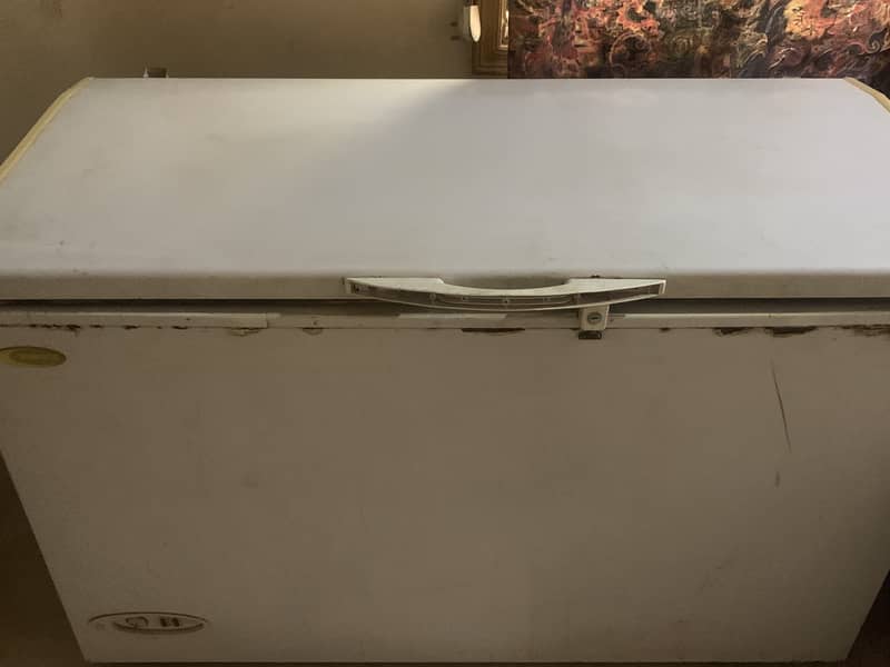 Waves deep freezer 0