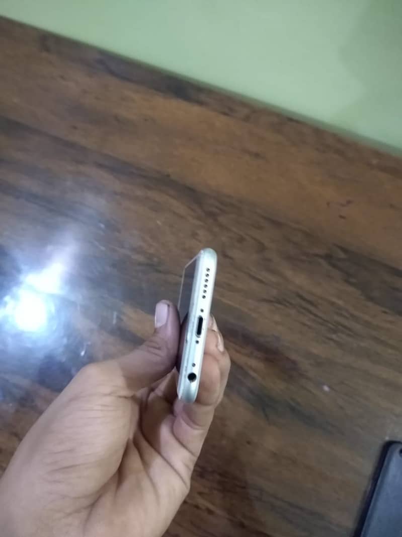 Apple iPhone 6S 1