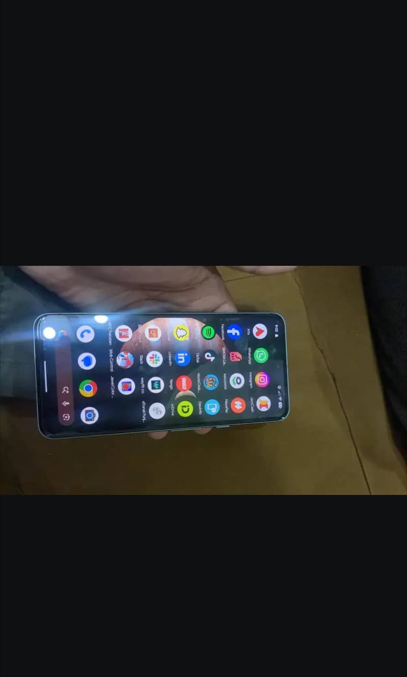Google Pixel 8 4