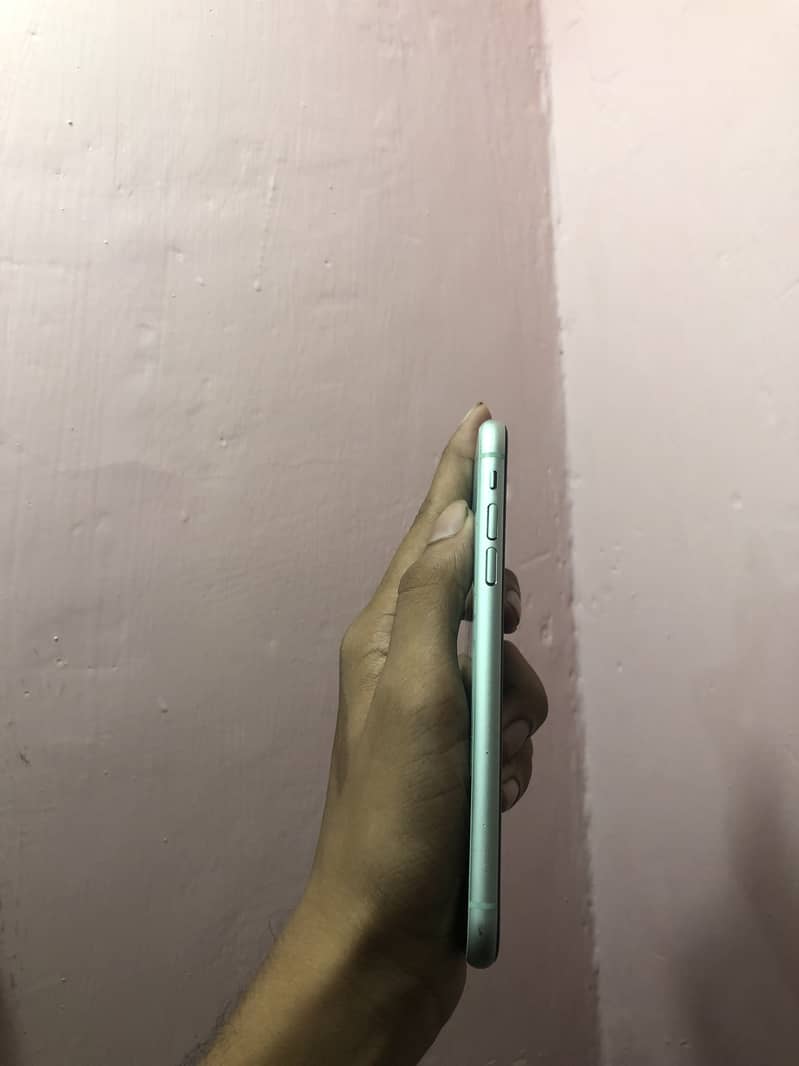 Apple iPhone 11 4