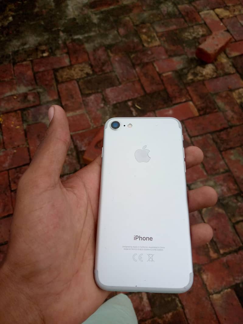 Apple iPhone 7 0