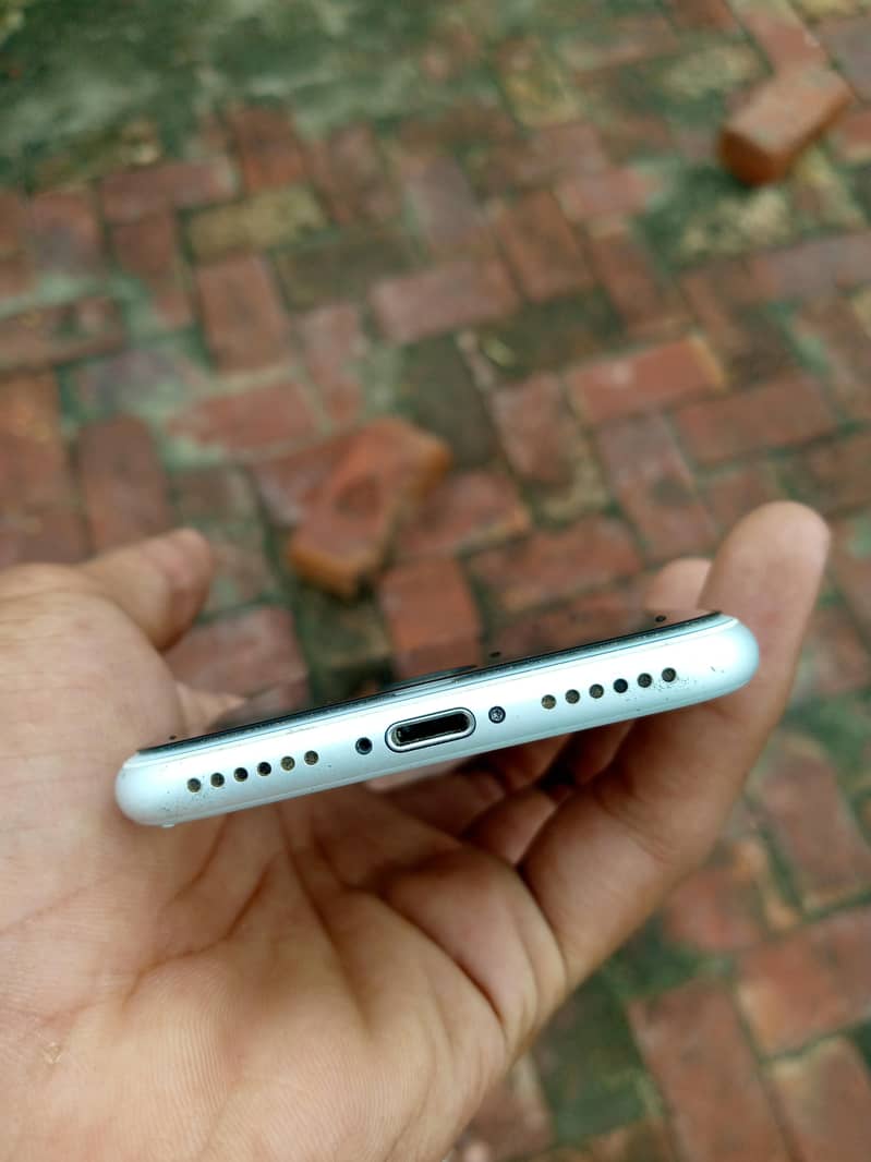 Apple iPhone 7 2
