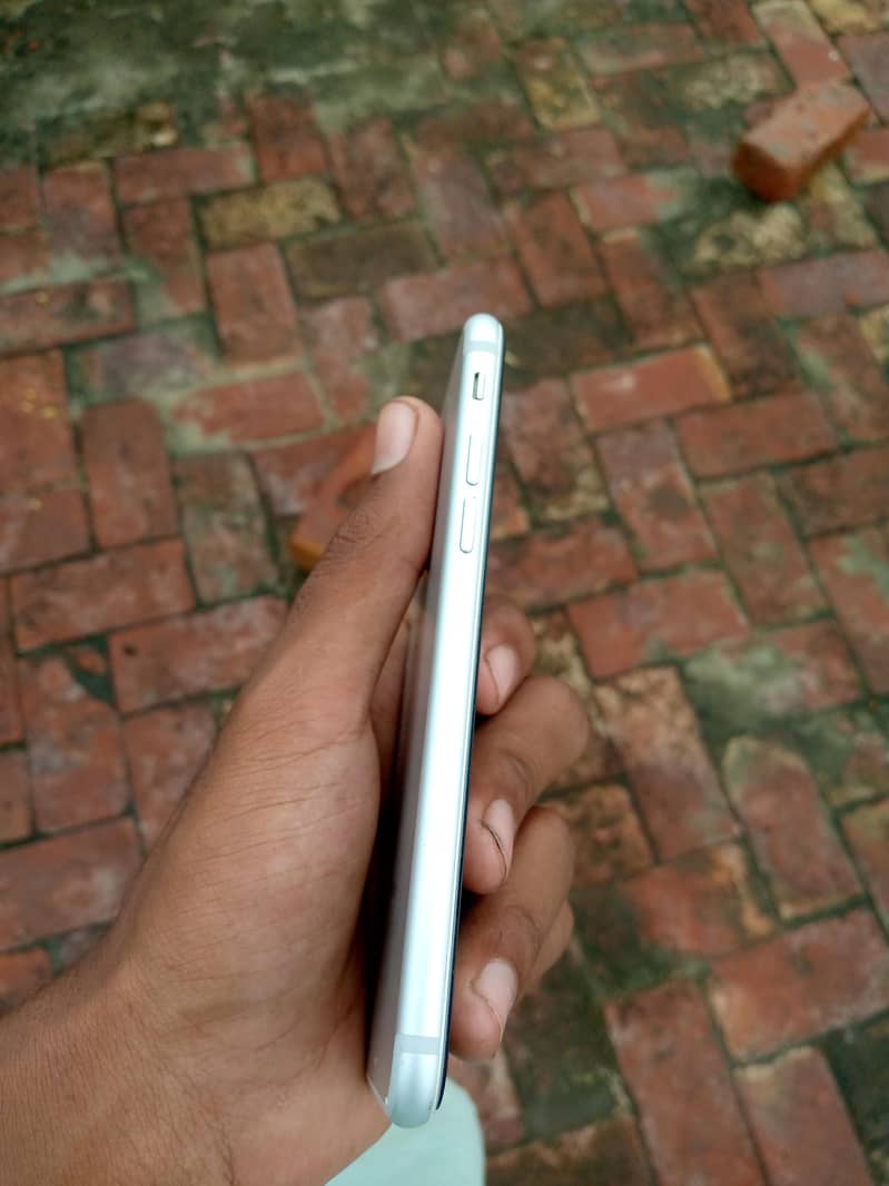 Apple iPhone 7 3
