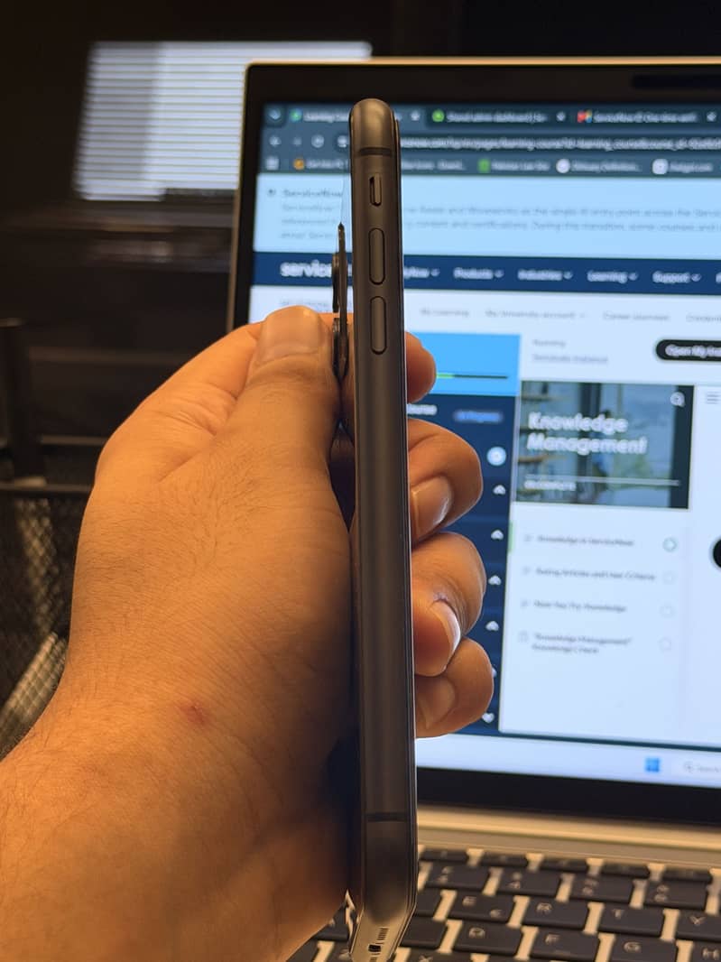 Apple iPhone 11 3