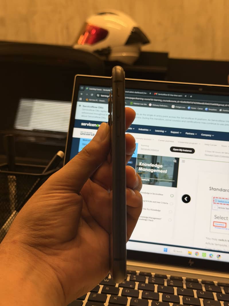 Apple iPhone 11 4
