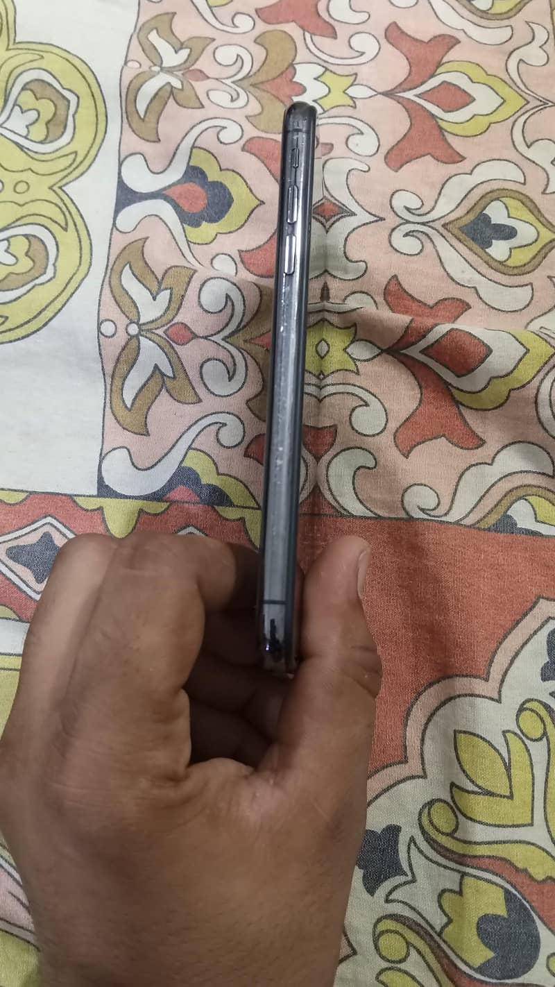 Apple iPhone X 3