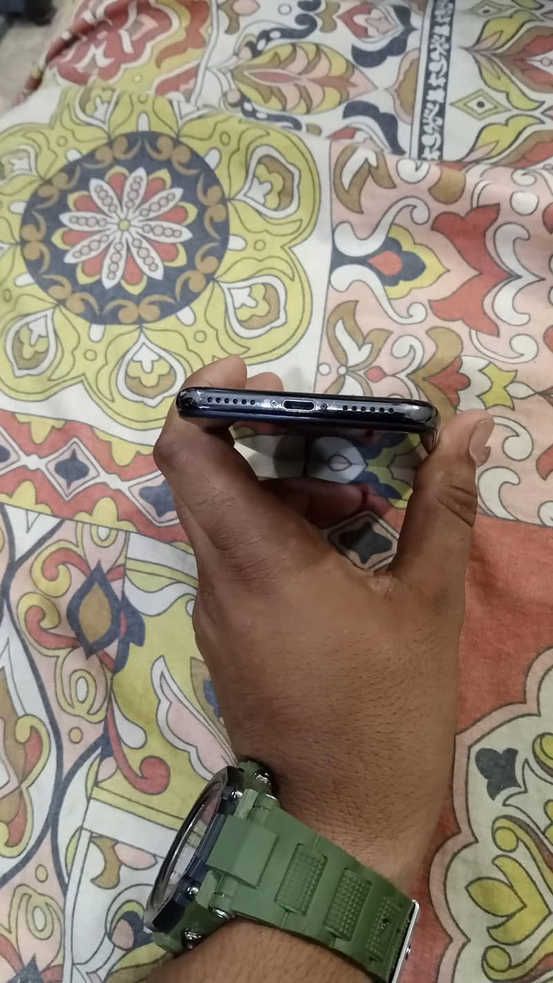 Apple iPhone X 4
