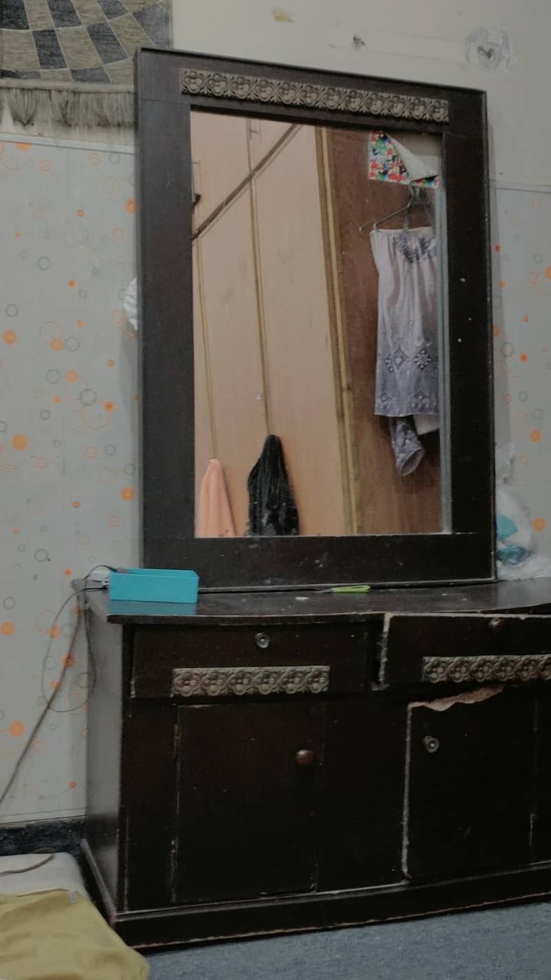 Dressing Table 4