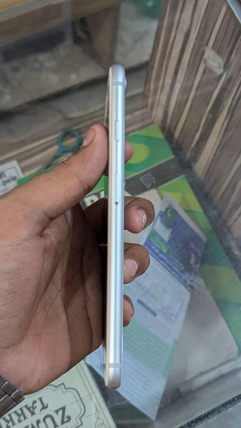 Apple iPhone 8 Plus 3