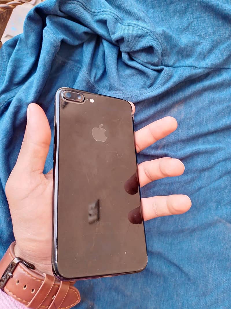 Apple iPhone 7 Plus 6
