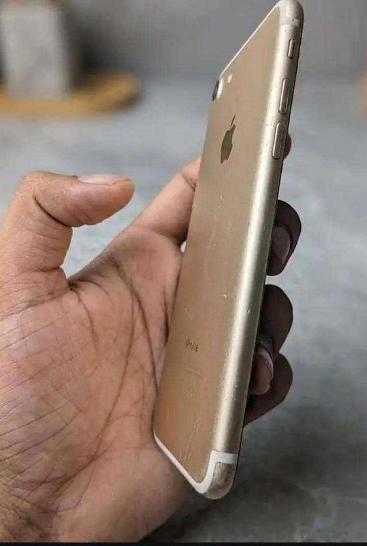 Apple iPhone 7 2