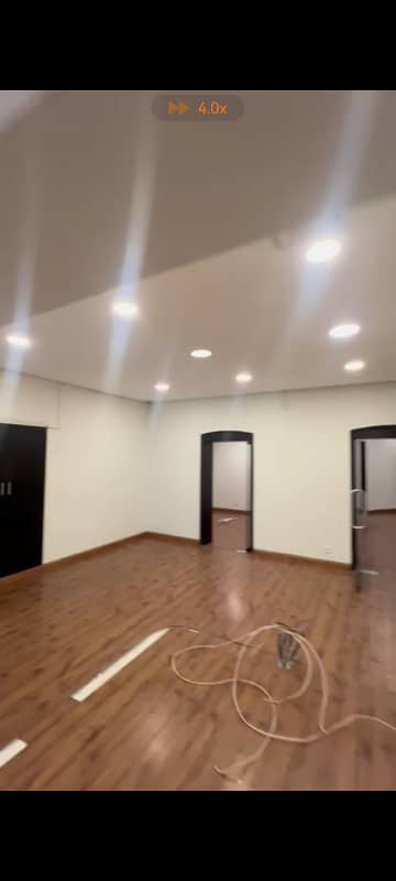 10 Marla vvip Like Brand New with Solar