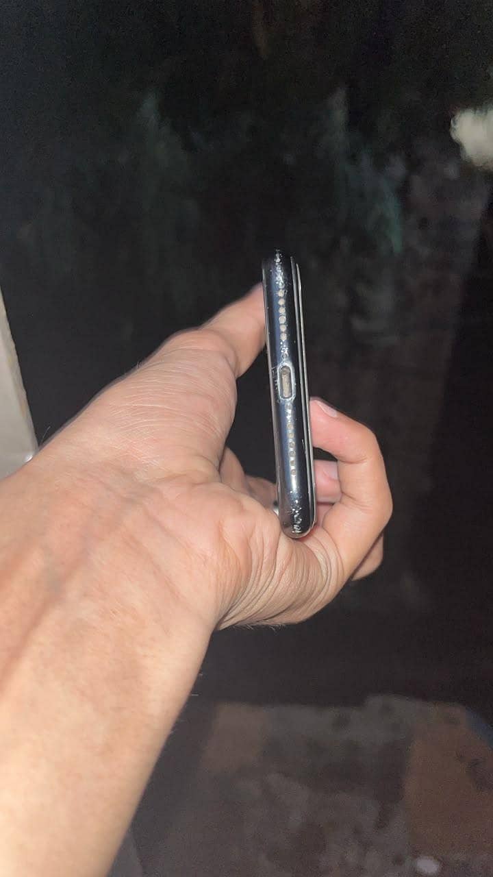 Apple iPhone X 3